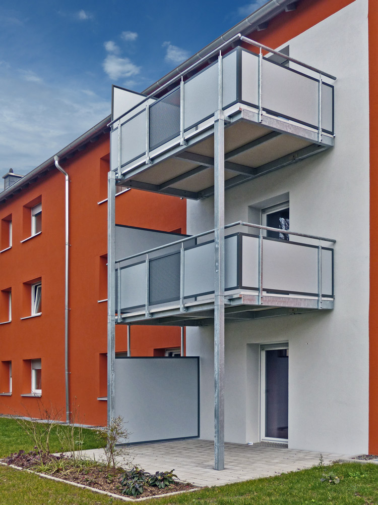Balkonanlage mit Balkonplatten aus Polymerbeton